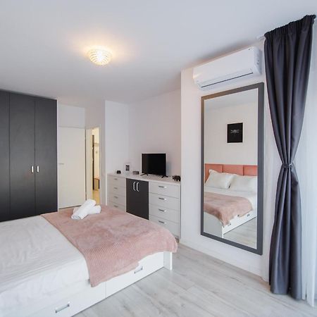 Pinky Black Escape Oradea Ngoại thất bức ảnh