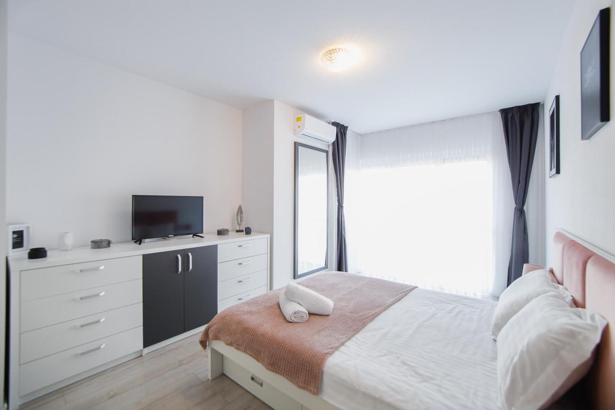 Pinky Black Escape Oradea Ngoại thất bức ảnh