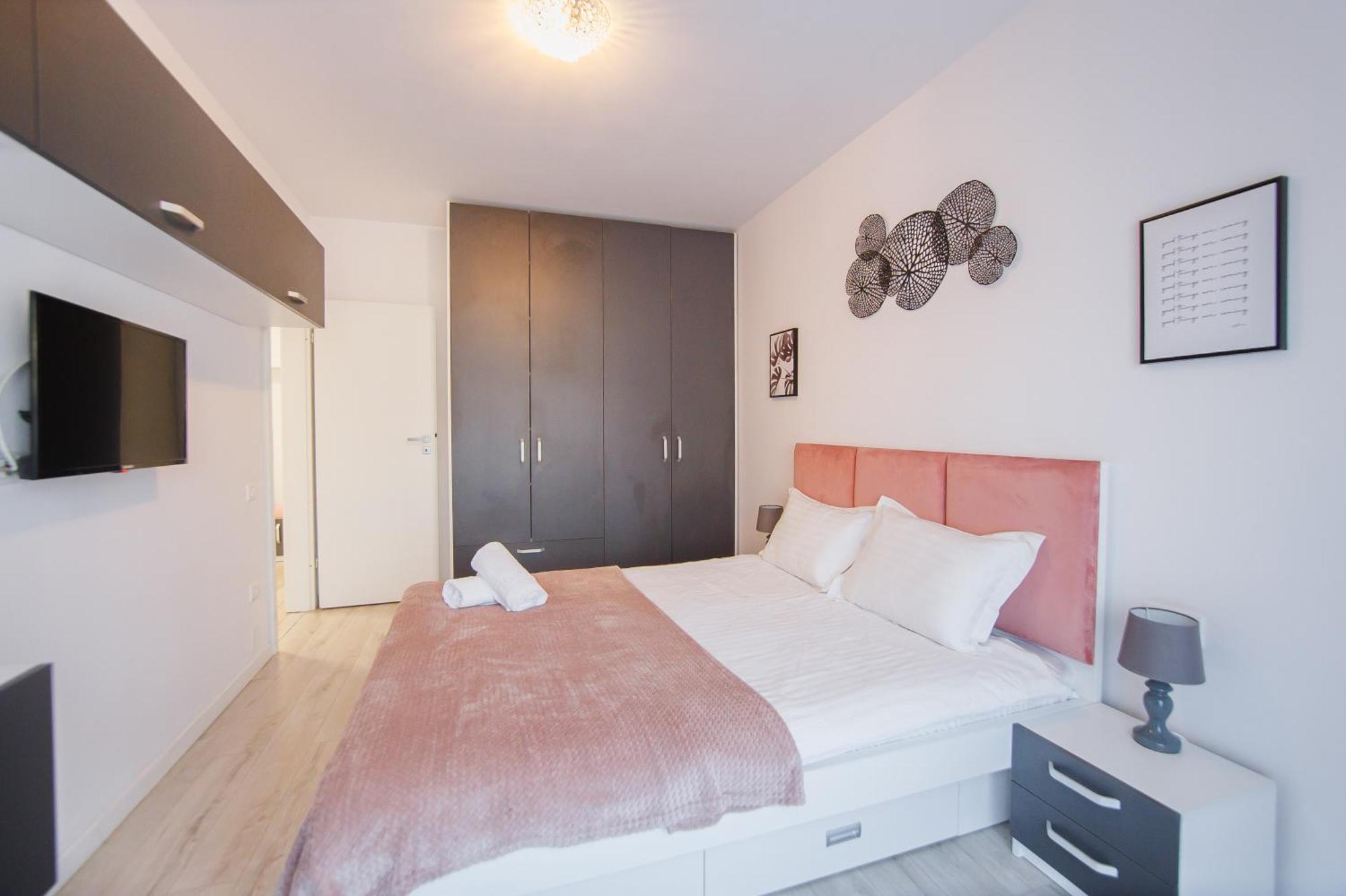 Pinky Black Escape Oradea Ngoại thất bức ảnh
