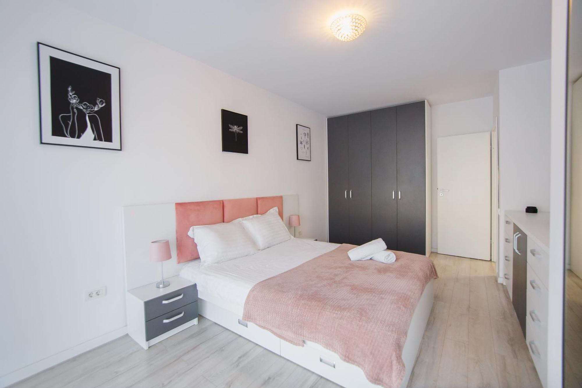 Pinky Black Escape Oradea Ngoại thất bức ảnh